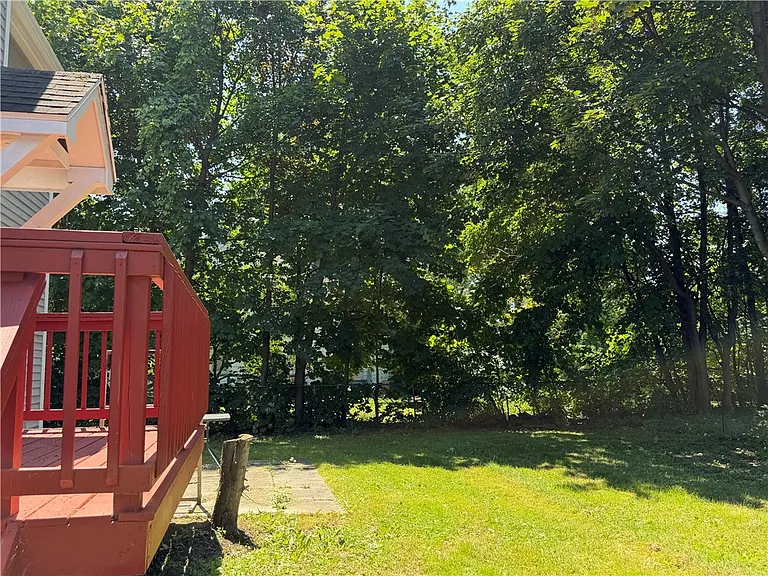 117 Pollard Ave #UPSTAIRS — Photo 16