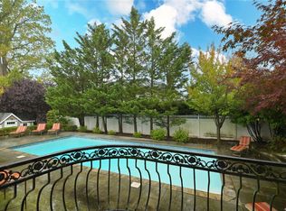 7 Hollywood Ave, Douglaston, NY 11363