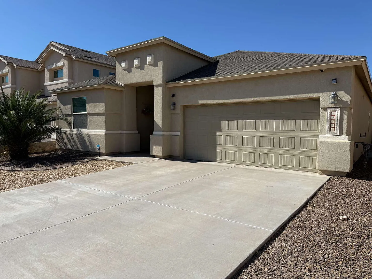3 bed, 2.0 bath, 1689 sqft, $1,950 — Photo 2
