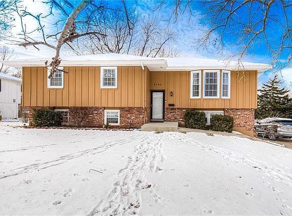 4th image of 4742 Lucille Ln