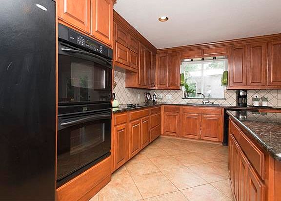 5th image of 2406 Walsh Dr