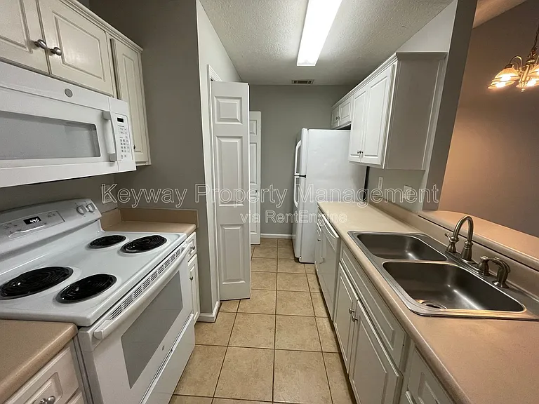 445 Northrop Pl — Photo 5