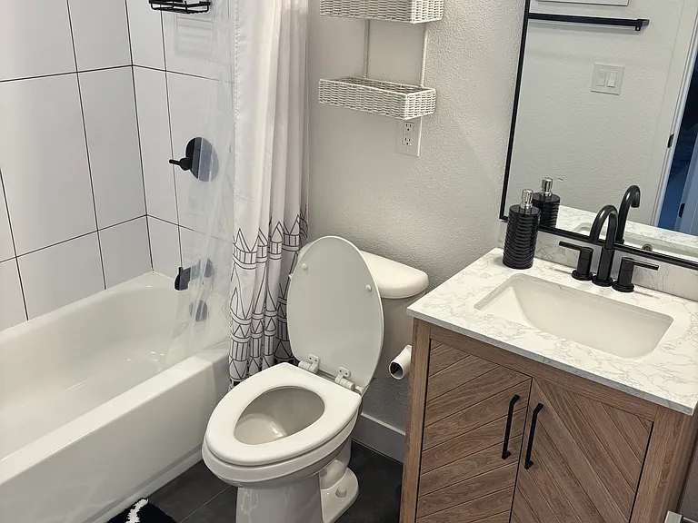 1436 W Geneva Dr — Photo 5