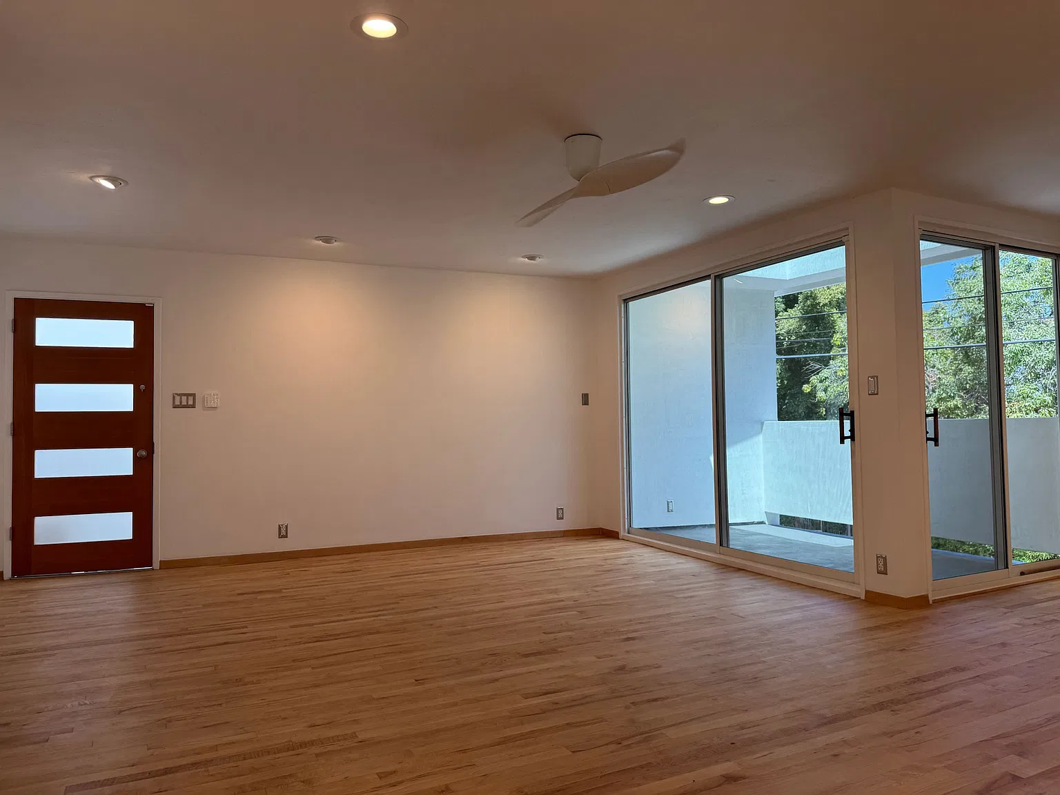2 bed, 880 sqft, $5,000 — Photo 3