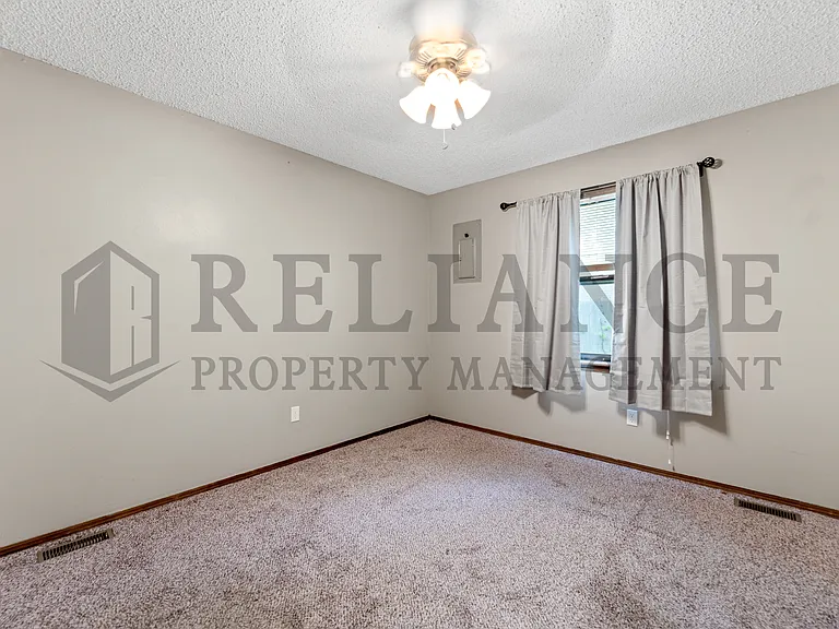 1320 E Peach Ave — Photo 11