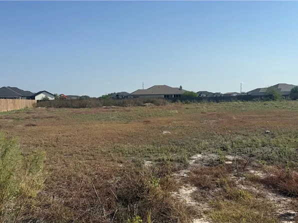 3770 Cabernet Dr, Robstown, TX 78380