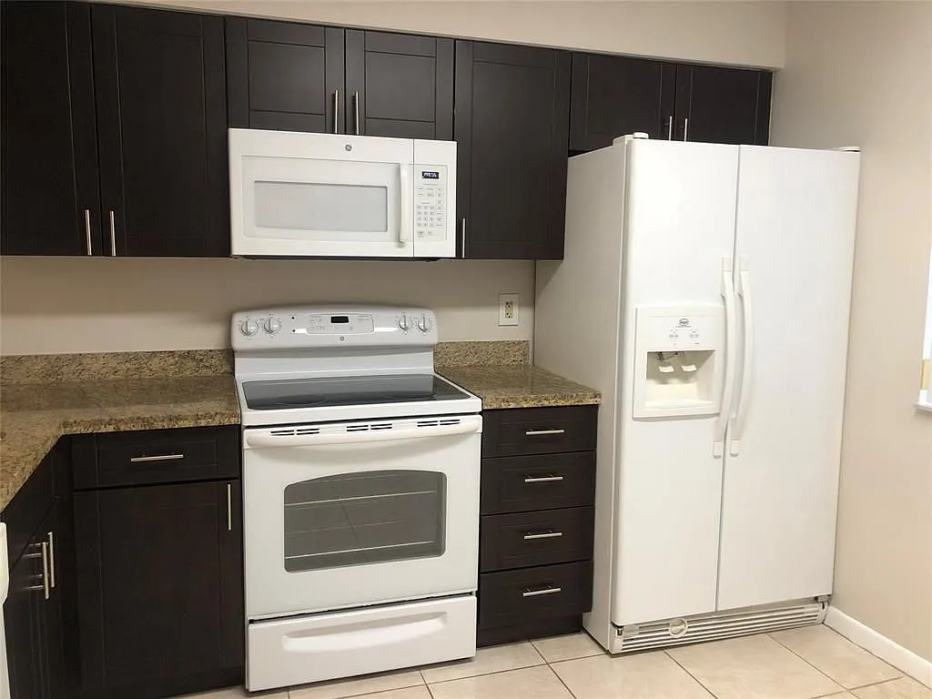 2 bed, 2.0 bath, 1097 sqft, $2,300 — Photo 4