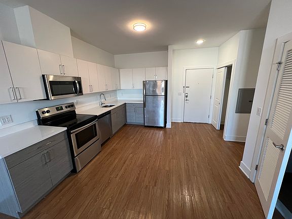 3rd image of 427 Bergen Ave #5