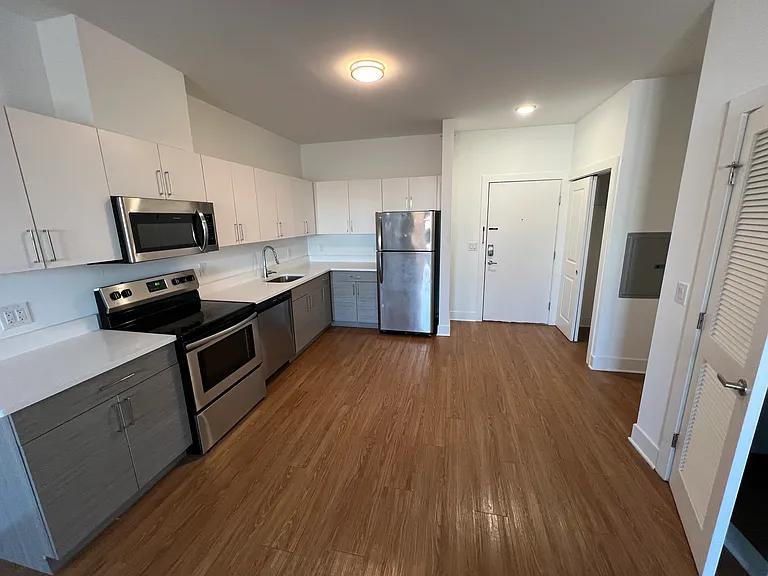 427 Bergen Ave #5 — Photo 3
