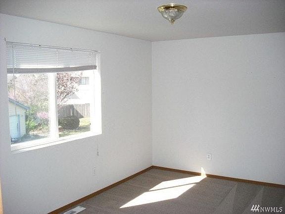 4th image of 16221 Curry Ct SE