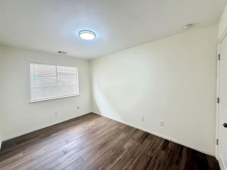 21927 Octavia Way — Photo 9