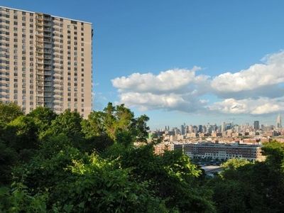 100 Manhattan Ave APT 919, Union City, NJ, 07087