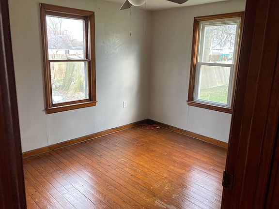 4th image of 463 Ashwood Ave