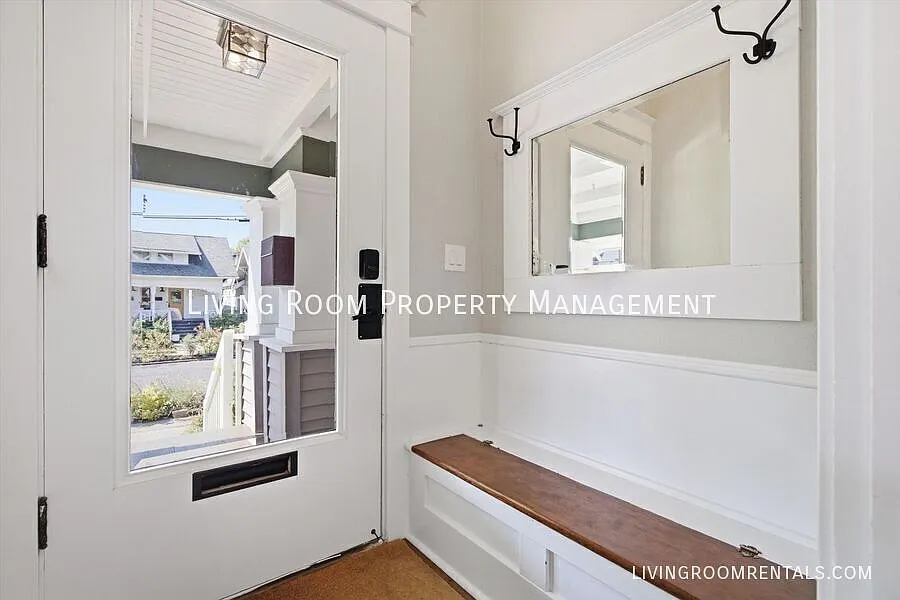 Classic Richmond Charm, Right in the Heart of SE Portland — Photo 2
