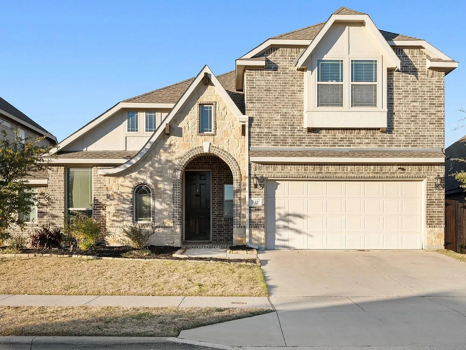 4 bed, $5,000 — Photo 2