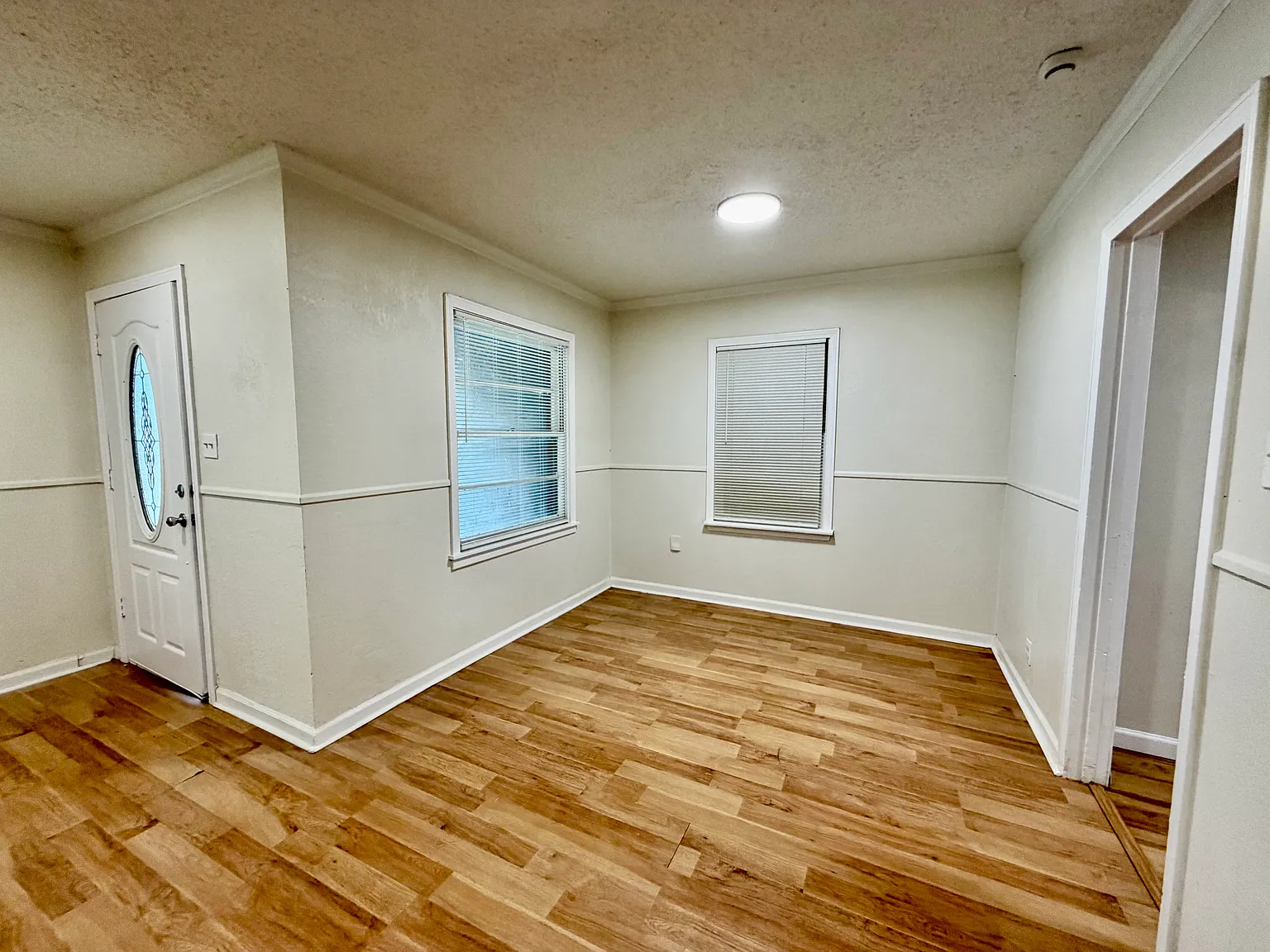 3 bed, 1012 sqft, $1,650 — Photo 4