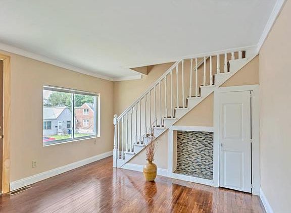 4th image of 9439 Roslan Pl