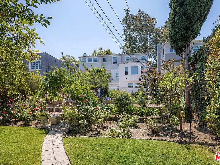 2411 Saint George St — Photo 21
