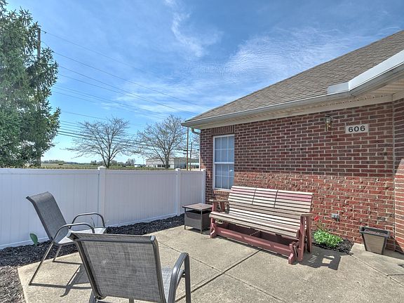 3rd image of 606 Hampton Woods Dr