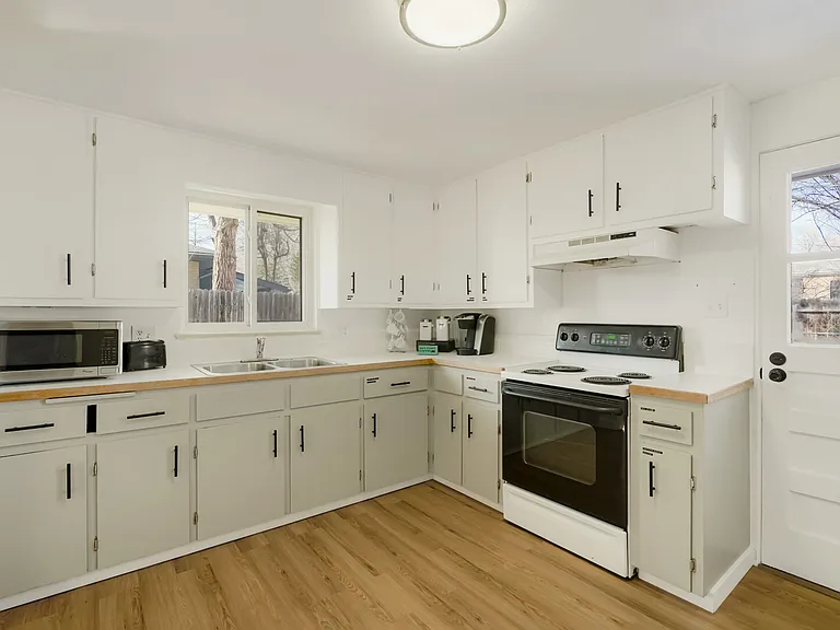 W 63rd Pl — Photo 10
