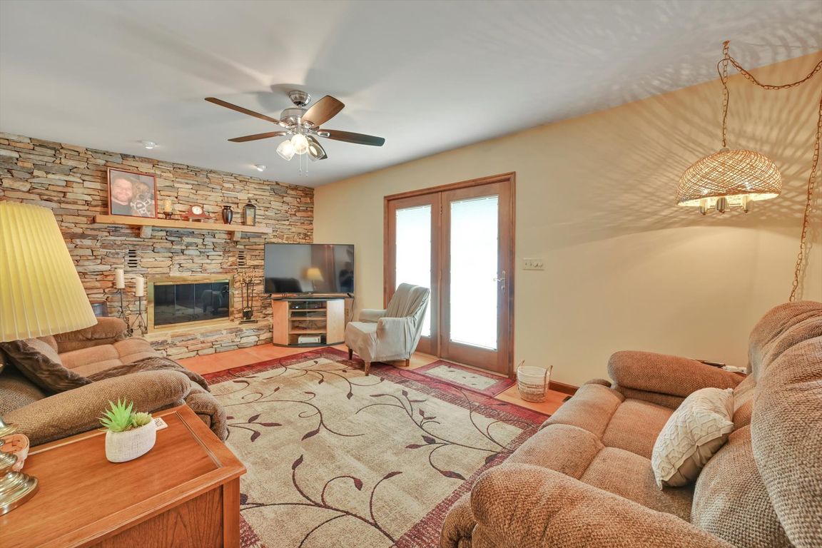 19-Family Room