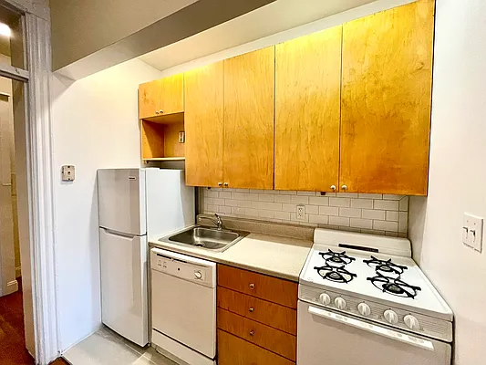 Rented by Pear NYC LLC | media 47