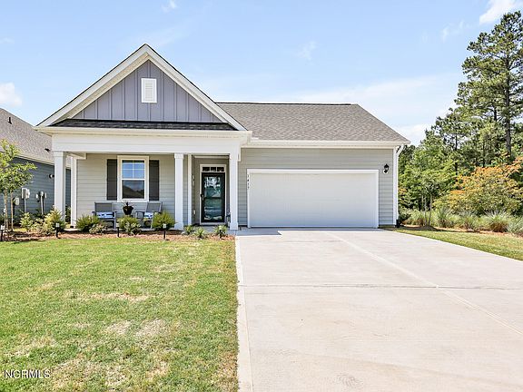 2nd image of 1417 Clendon Circle
