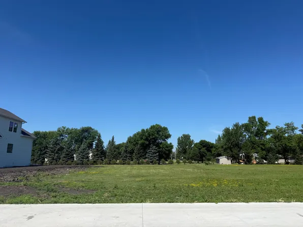 5579 31st St S, Fargo, ND 58104