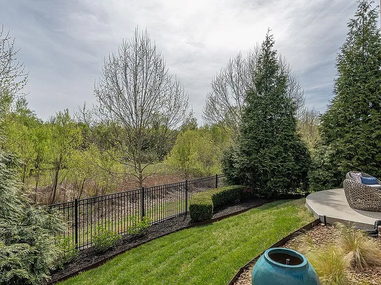 1235 E Adelaide Ln — Photo 31