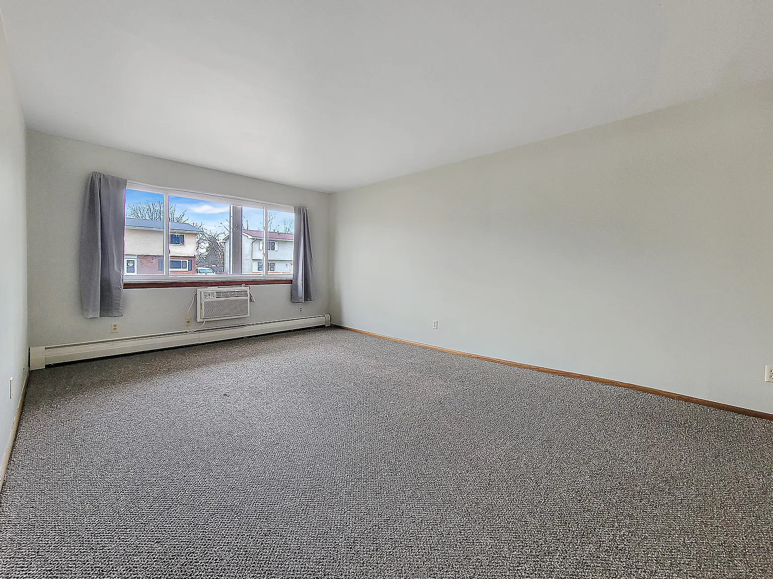 3 bed, 1.5 bath, 1000 sqft, $1,650 — Photo 2