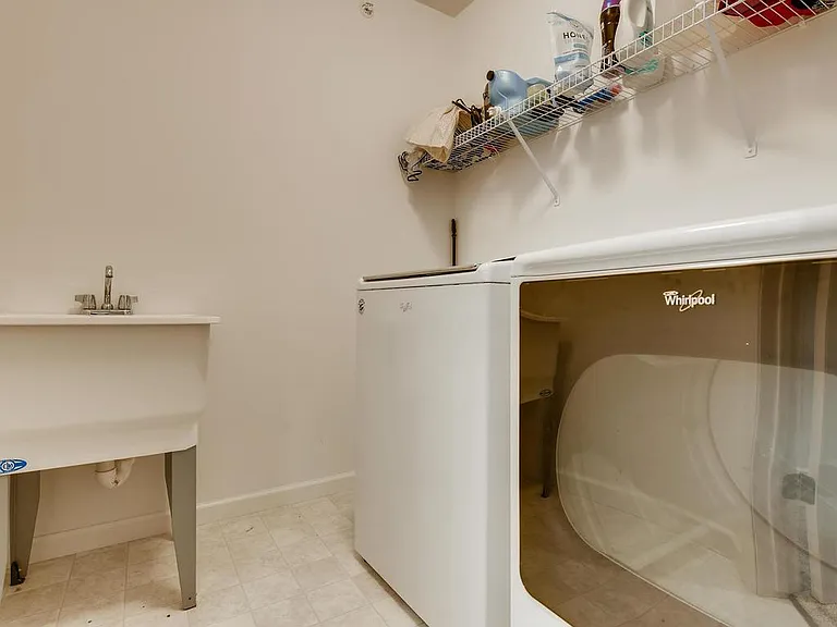 718 Maggie Way — Photo 17