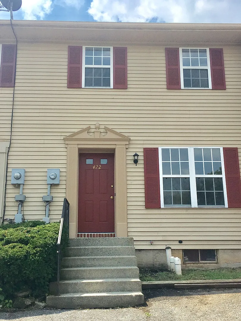 Economical 3BR Townhome - Northampton School District — Photo 1