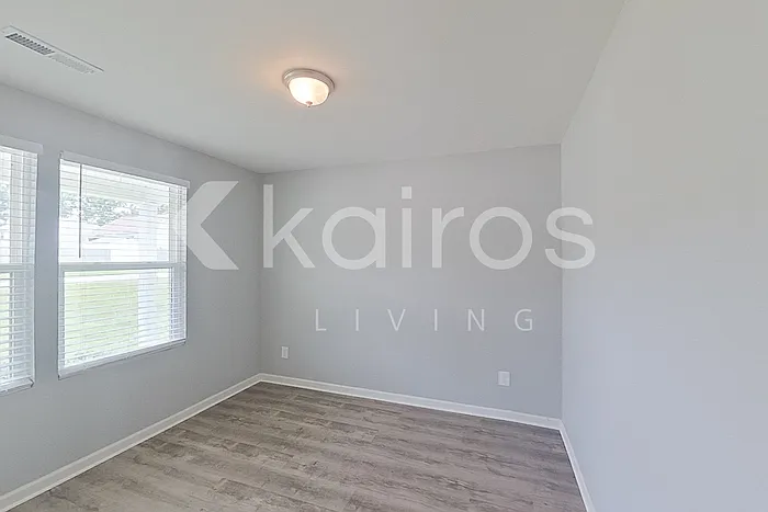 102 Kyles Dr — Photo 9