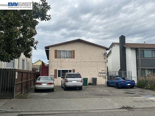 1st image of 1127 Linden St