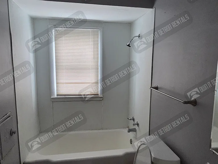 1139 S Bassett St — Photo 17