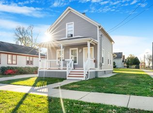 654 Grace St, Elgin, IL 60120