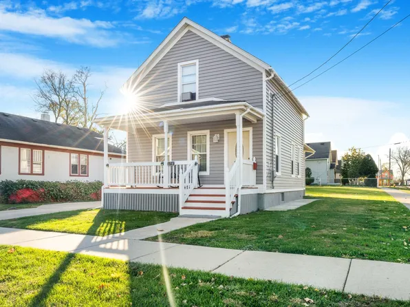 654 Grace St, Elgin, IL 60120