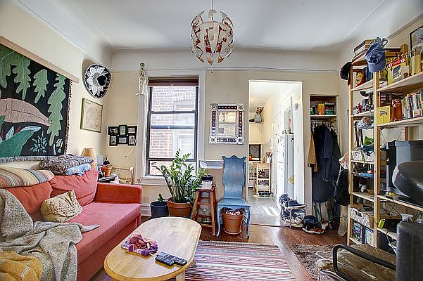 2nd image of 204 W 96th St APT 4A