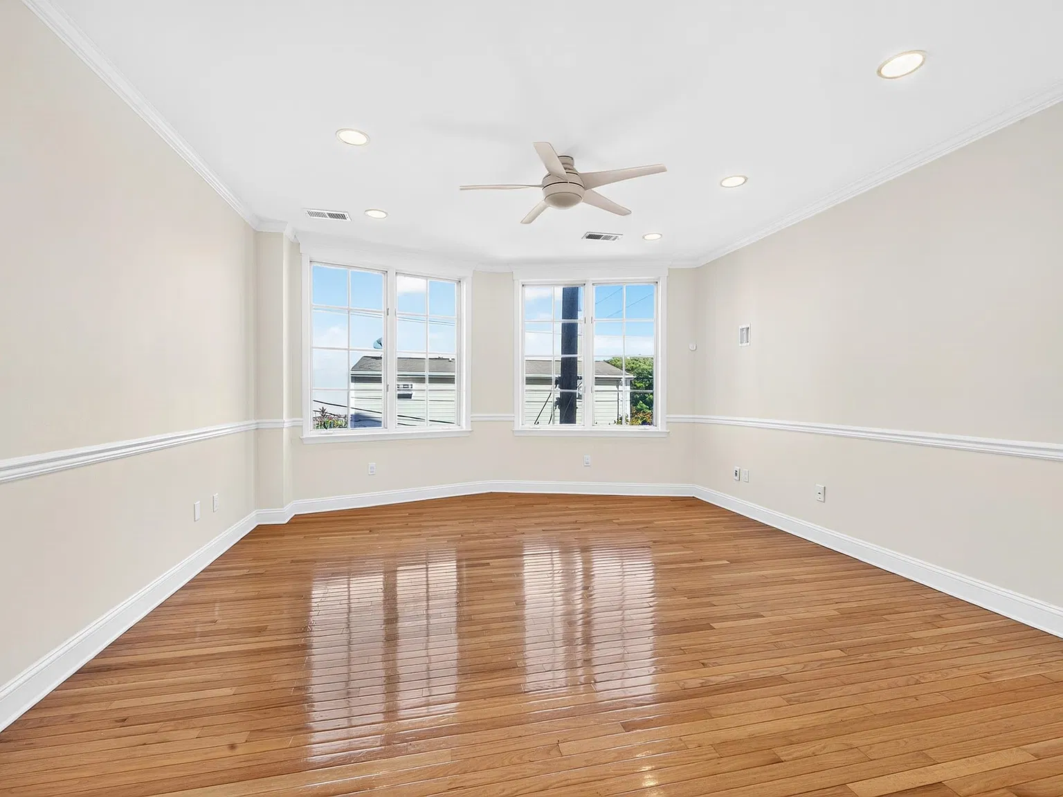 2 bed, 2.0 bath, $5,000 — Photo 2
