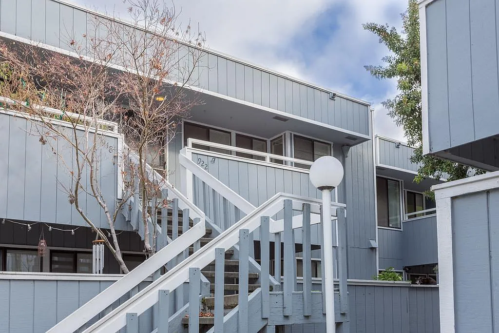 922 La Barbera Dr photo 1