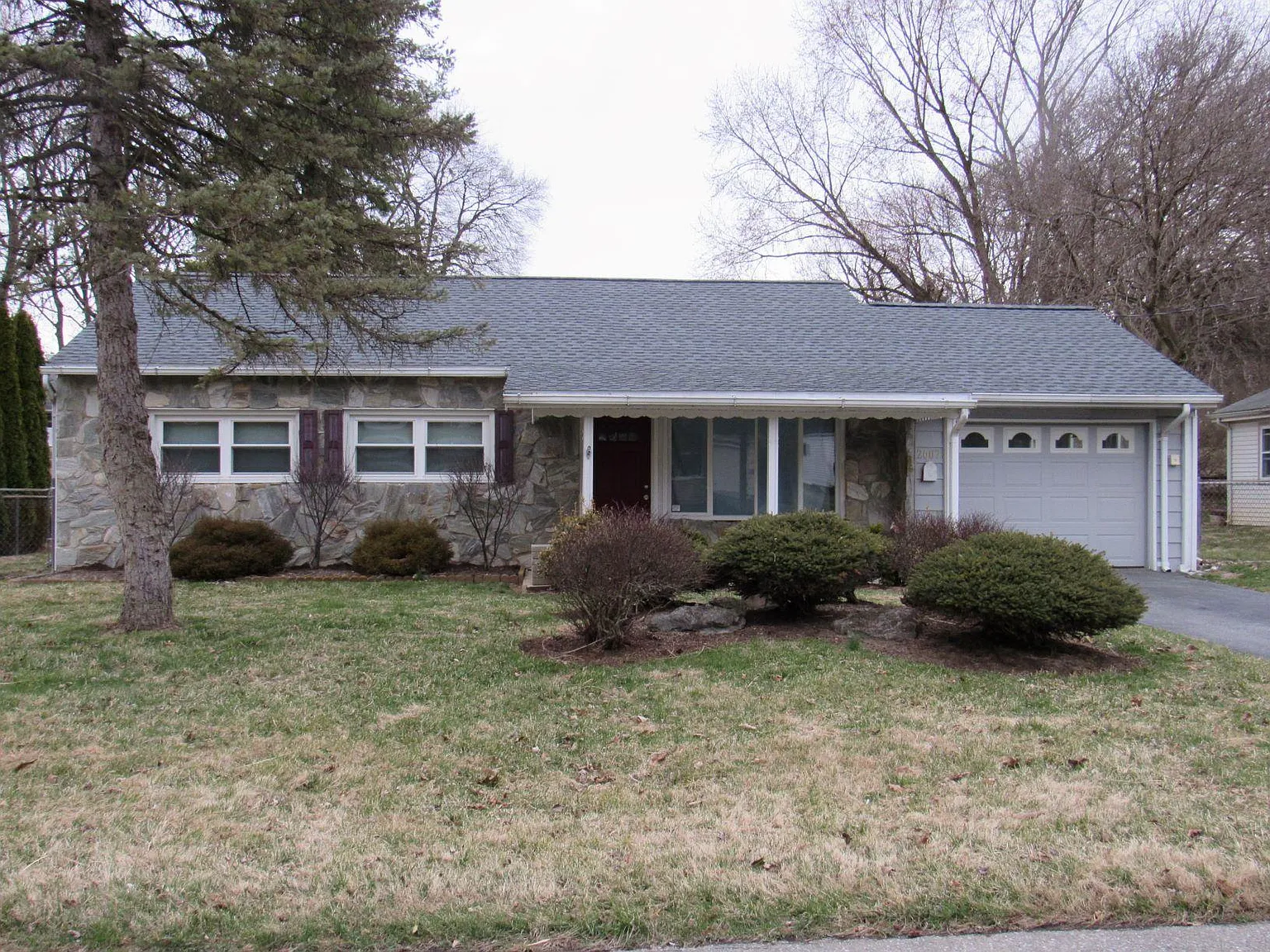 2607 Valley Rd photo 1