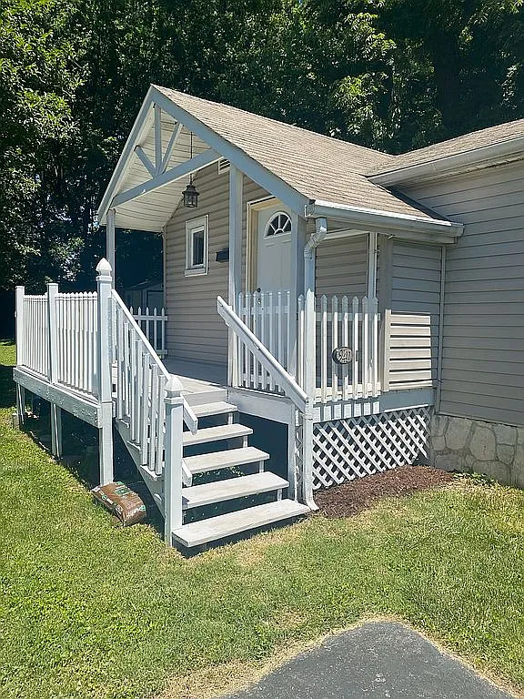 9411 Roslan Pl photo 1