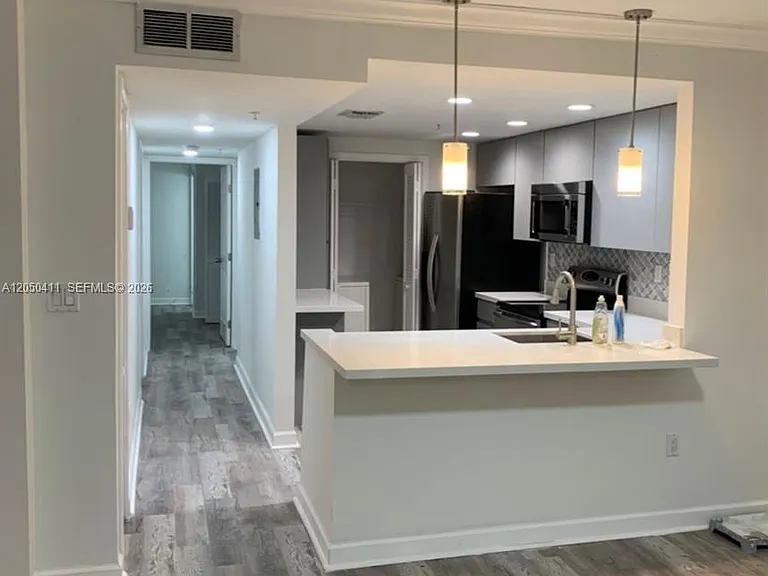 322 Navarre Ave — Photo 8