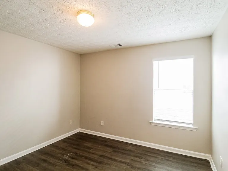 1810 Midcourt Way — Photo 10