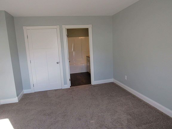 5th image of 1009 N Norton Ave