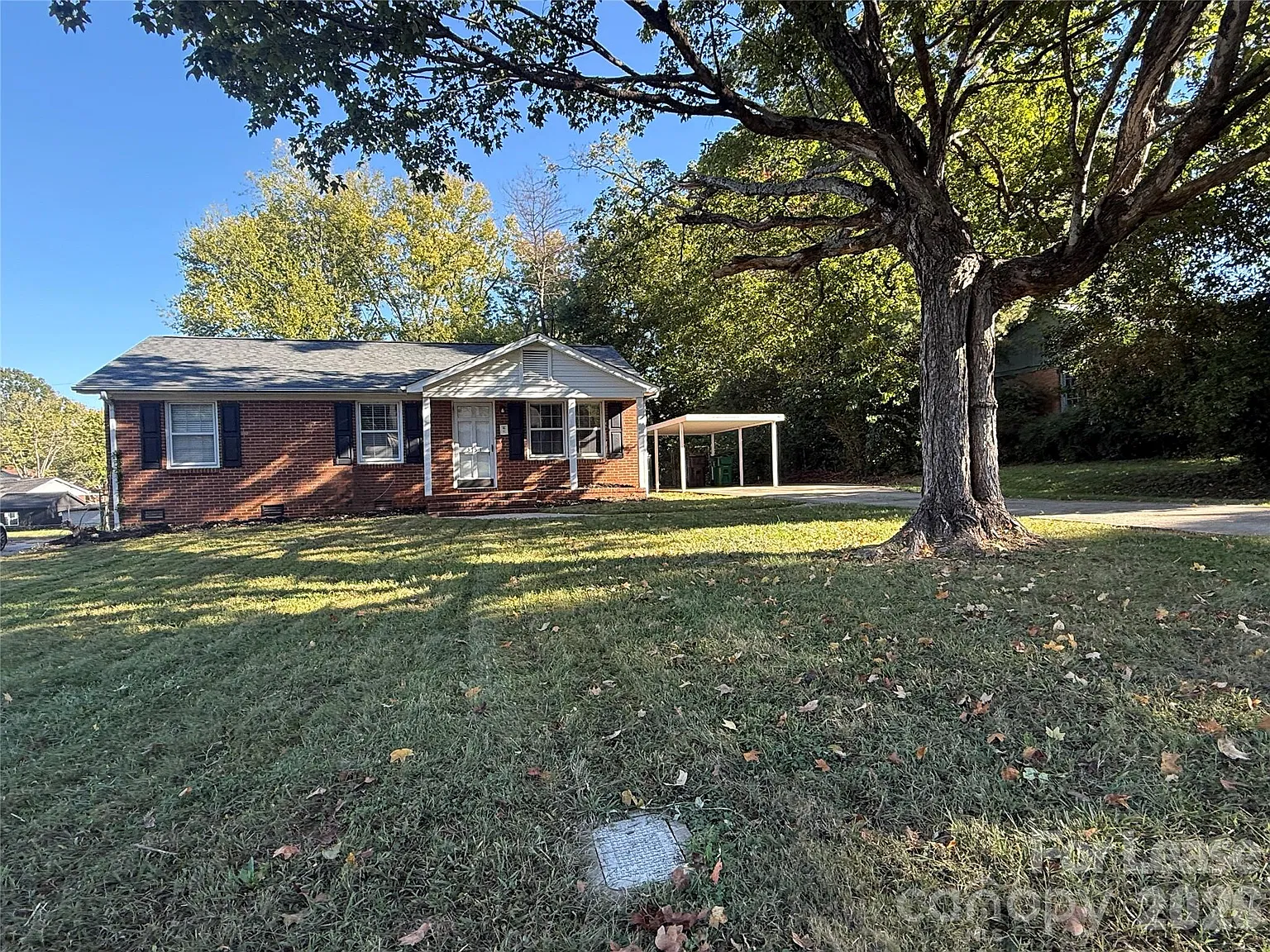 3 bed, 1.0 bath, 1170 sqft, $1,700 — Photo 2