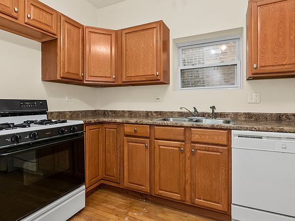 4th image of 6208 N Fairfield Ave