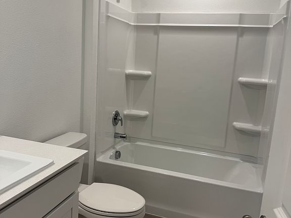5th image of 6410 Glade St