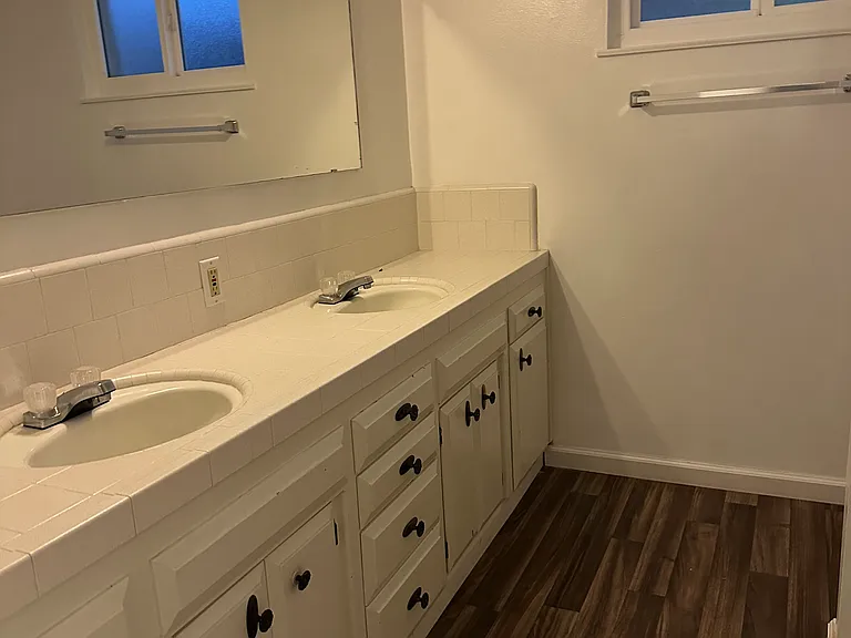 1331 E Vartikian Ave — Photo 4