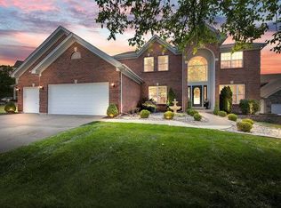8 Royal Melbourne Ct, O'Fallon, MO